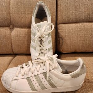 Adidas women's Superstar Shelltoe. Sz 10.5